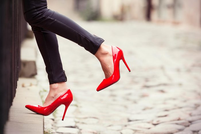 09-pick-outfit-tricks-fake-longer-legs
