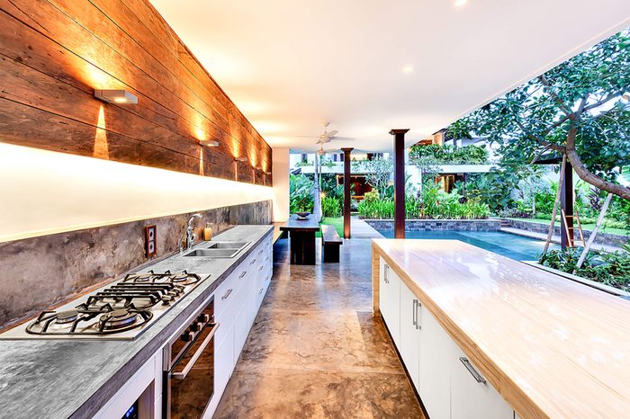 Outdoor-kitchen
