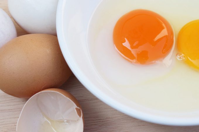 egg-yolk-different-color-shutterstock_538399648-1200x675