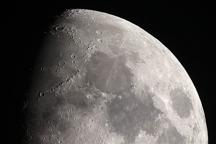 Half Moon Background / The Moon is an astronomical body that orbits planet Earth, being Earth's only permanent natural satellite