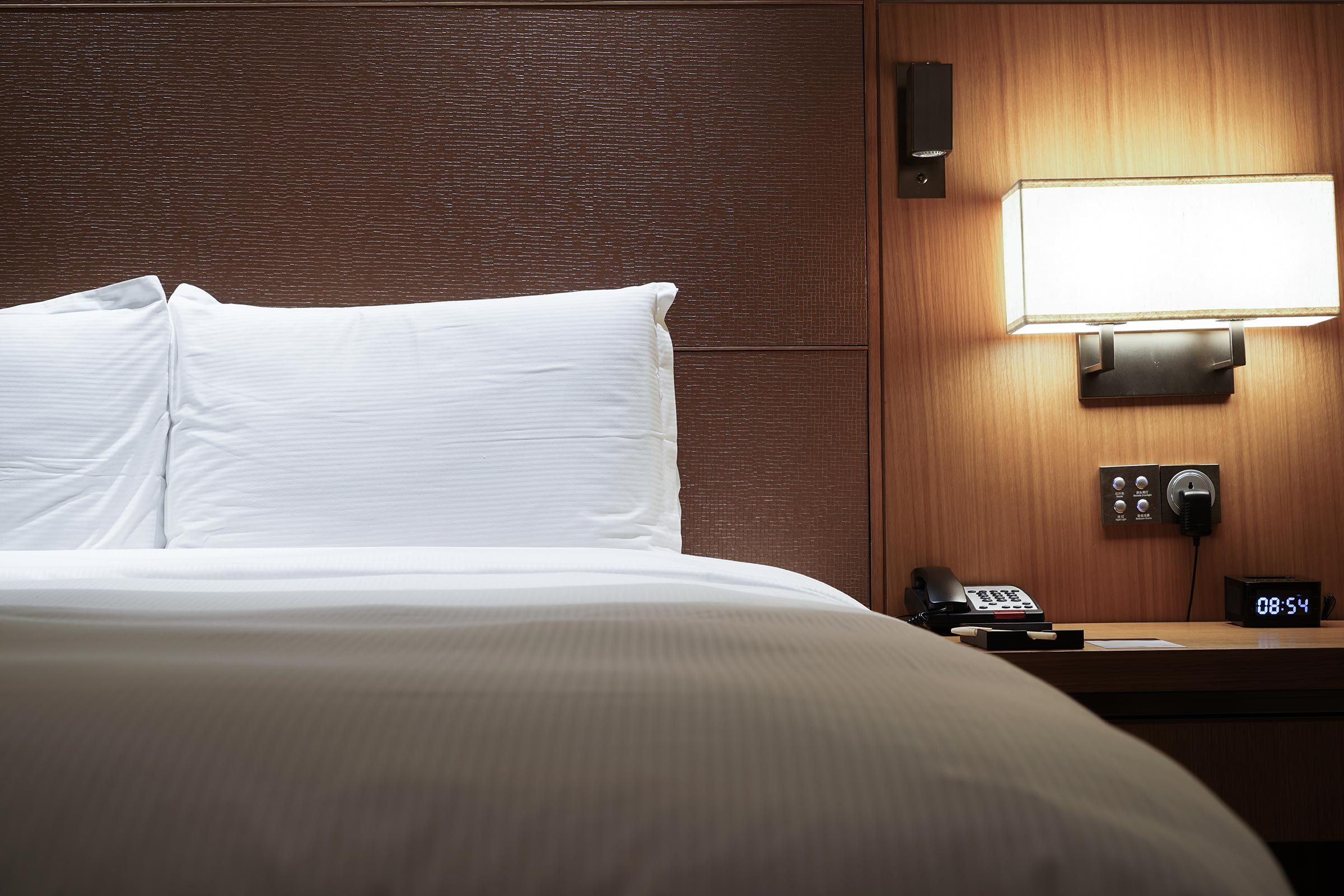 When Is the Best Time to Book a Hotel? Here’s What Travel Experts Say