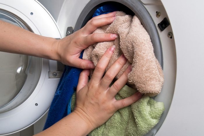 Preparation and loading clothes in the washing machine