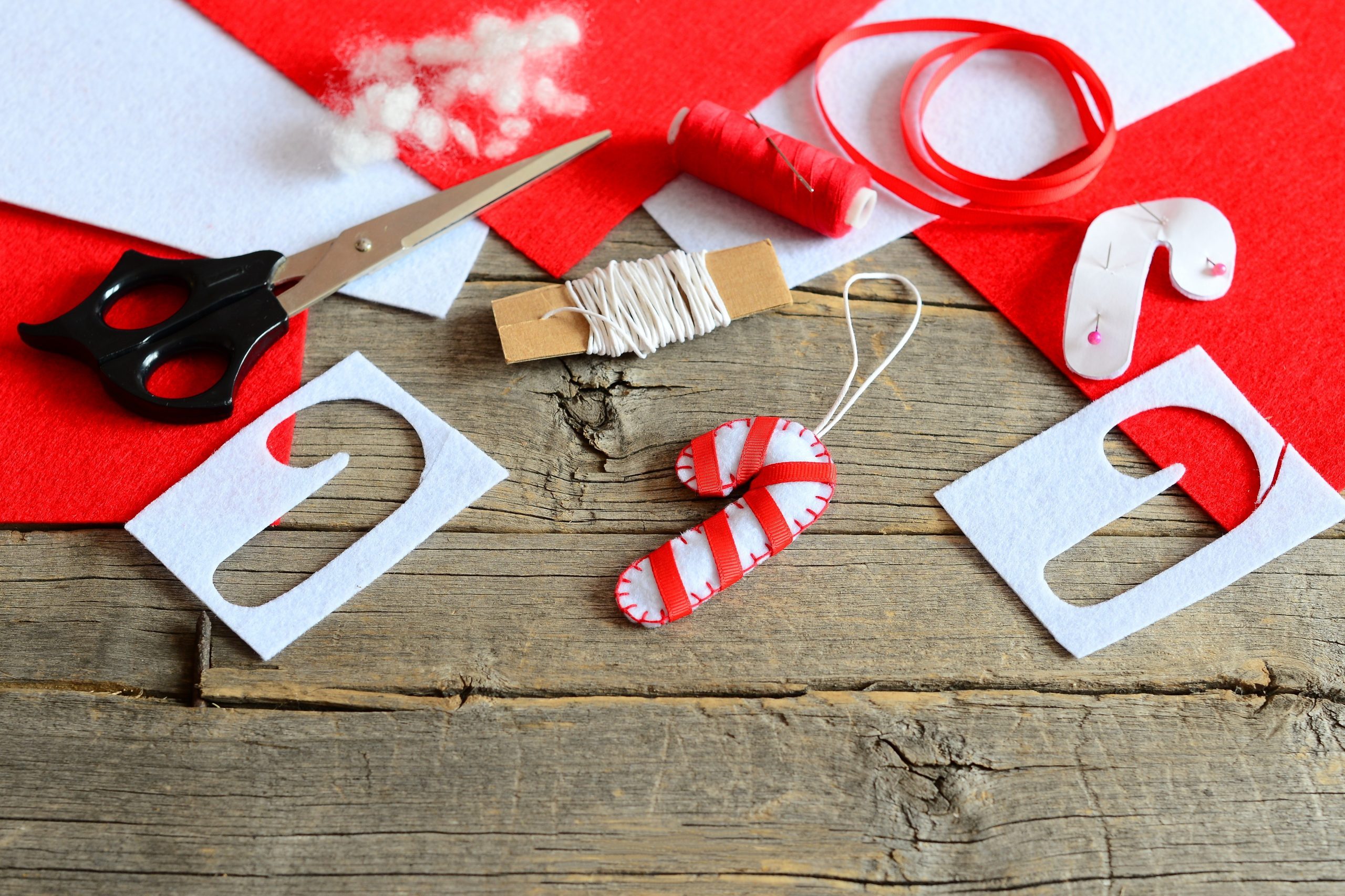 80 DIY Christmas Decorations Anyone Can Make
