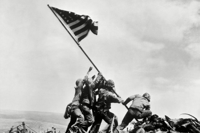 WWII raising the flat on iwo jima