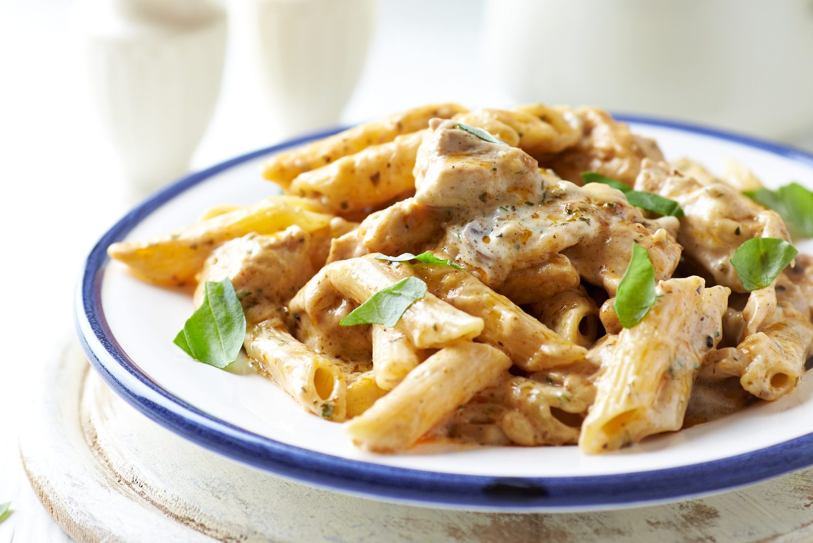 Penne with chicken and cheese sauce