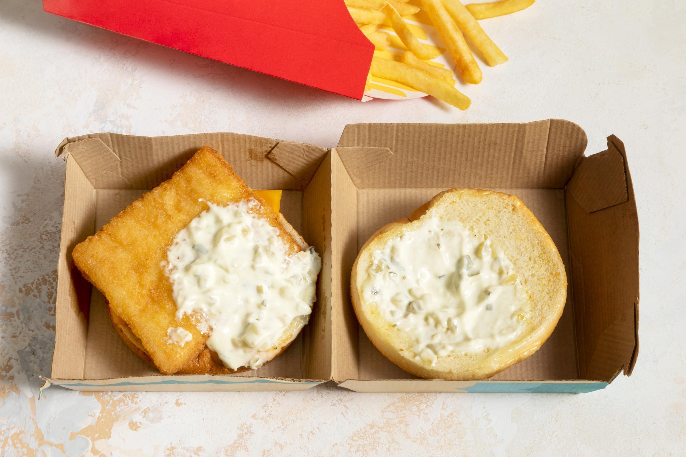 Ft24 Filetofish St 0206 2 Tartar Sauce On A Filet O Fish Is Always Off Center Jvedit