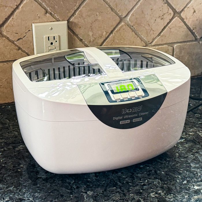 Ultrasonic cleaner displays 