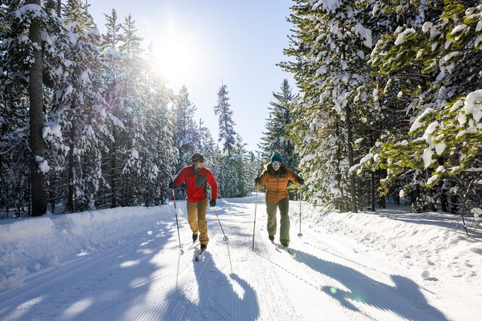 110 Romantic And Fun Date Ideas To Spark A Connection - couples skiing
