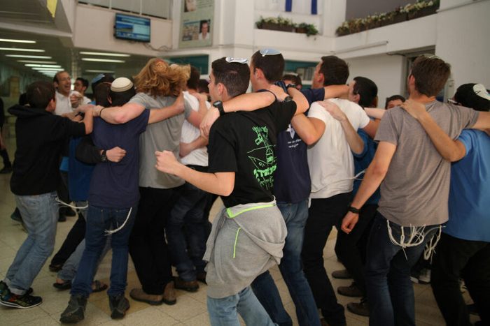 Students Celebrate Rosh Chodesh Nisan